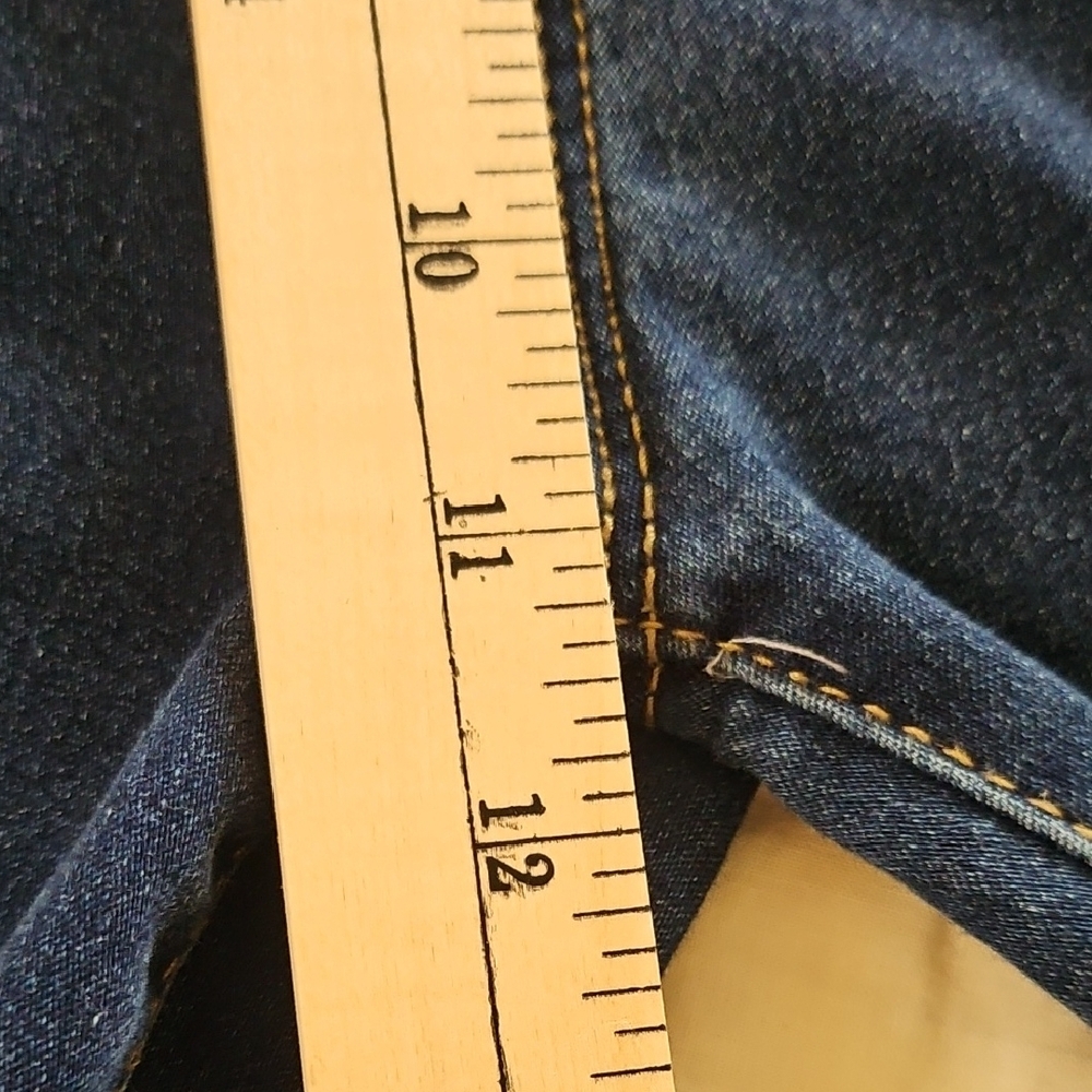 Curve Appeal- Two Button-  Curve Creator High Rise Skinny Jeggings-  Size 14/32 - Picture 4 of 7
